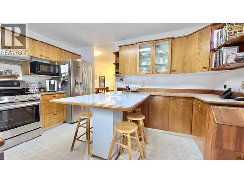 461 Eighth Avenue, Midway, BC - Indoor Photo Showing Kitchen