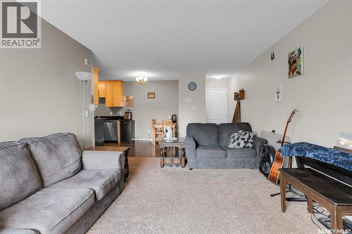 304F 1121 Mckercher Drive, Saskatoon, SK - Indoor Photo Showing Living Room