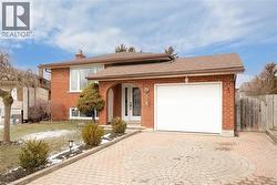 39 HAZELWOOD Crescent  Cambridge, ON N1R 7T8