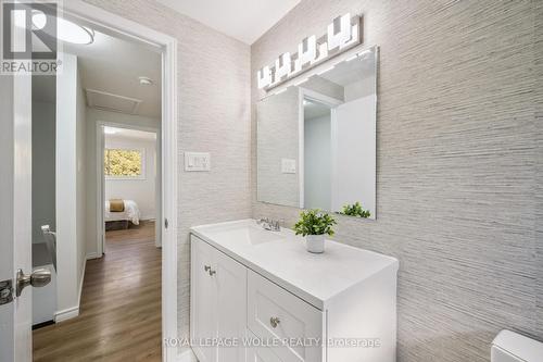 179 Traynor Avenue, Kitchener, ON - Indoor Photo Showing Bathroom