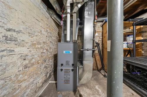 401 Union Avenue W, Winnipeg, MB - Indoor Photo Showing Basement
