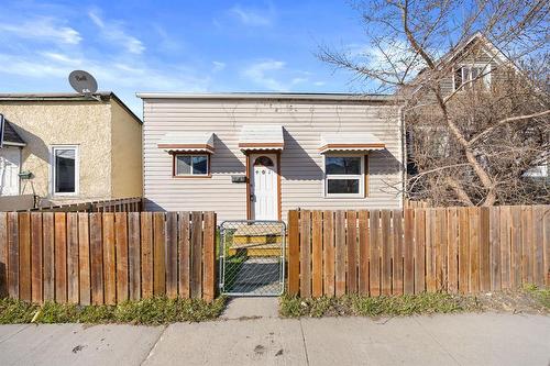 401 Union Avenue W  Winnipeg, MB R2L 0C9