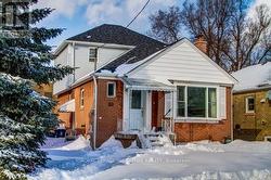 88 WESTVIEW BOULEVARD  Toronto, ON M4B 3J1