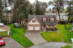 4243 Maimie Pl Saanich, BC V8N 5T4