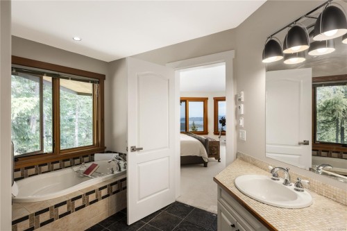 253 Chilton Rd, Salt Spring, BC 