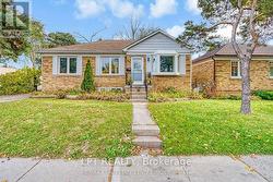 421 ST AUGUSTINE DRIVE  Oakville, ON L6K 3G1