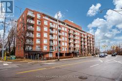 519 - 2495 DUNDAS STREET W  Toronto, ON M6P 1X4