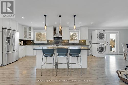 44 Mcclellan Road, Caledon, ON - Indoor Photo Showing Kitchen With Upgraded Kitchen
