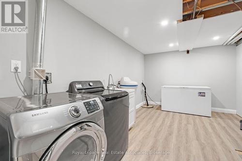 44 Mcclellan Road, Caledon, ON - Indoor Photo Showing Laundry Room