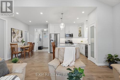 43 Lowrie Crescent, Tillsonburg, ON - Indoor