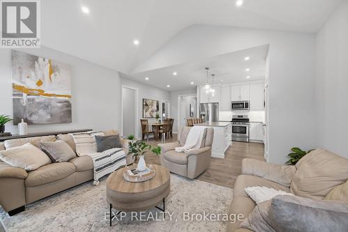43 Lowrie Crescent, Tillsonburg, ON - Indoor Photo Showing Living Room