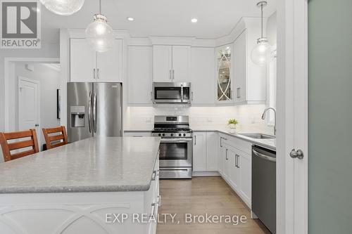 43 Lowrie Crescent, Tillsonburg, ON - Indoor Photo Showing Kitchen With Upgraded Kitchen