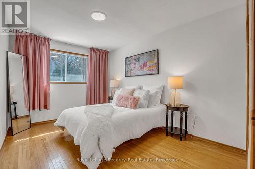 516 Kelvedon Mews, Mississauga, ON - Indoor Photo Showing Bedroom