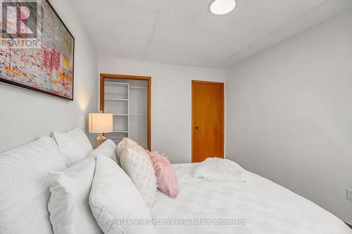 516 Kelvedon Mews, Mississauga, ON - Indoor Photo Showing Bedroom
