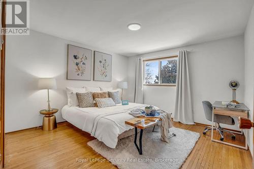 516 Kelvedon Mews, Mississauga, ON - Indoor Photo Showing Bedroom