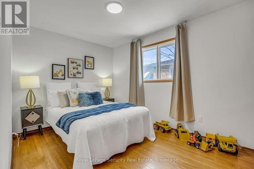 516 Kelvedon Mews, Mississauga, ON - Indoor Photo Showing Bedroom