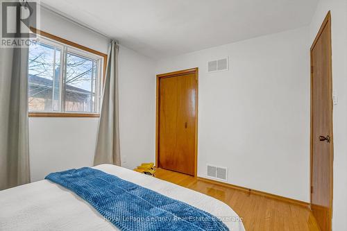 516 Kelvedon Mews, Mississauga, ON - Indoor Photo Showing Bedroom