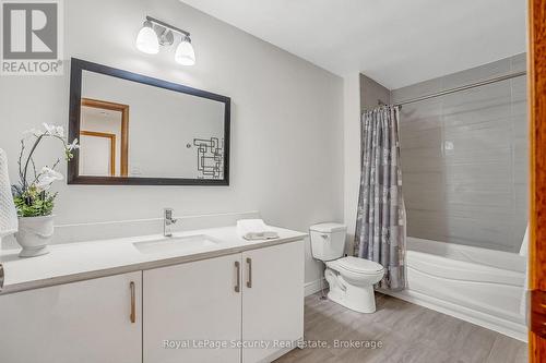 516 Kelvedon Mews, Mississauga, ON - Indoor Photo Showing Bathroom