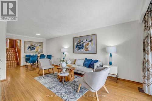 516 Kelvedon Mews, Mississauga, ON - Indoor Photo Showing Living Room
