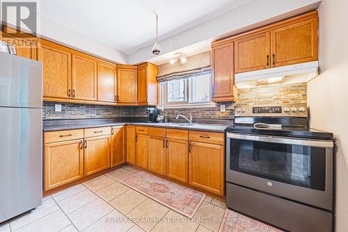 38 Glenburn Court, Hamilton, ON - Indoor Photo Showing Kitchen