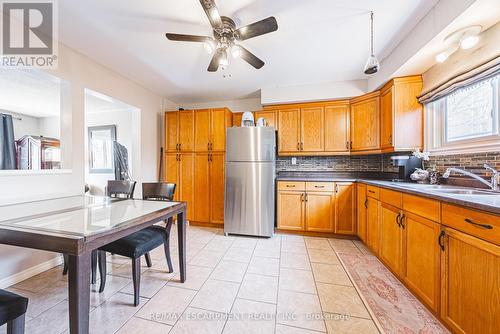 38 Glenburn Court, Hamilton, ON - Indoor Photo Showing Kitchen With Double Sink