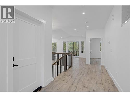 7279 Birch Close, Anglemont, BC - Indoor Photo Showing Other Room