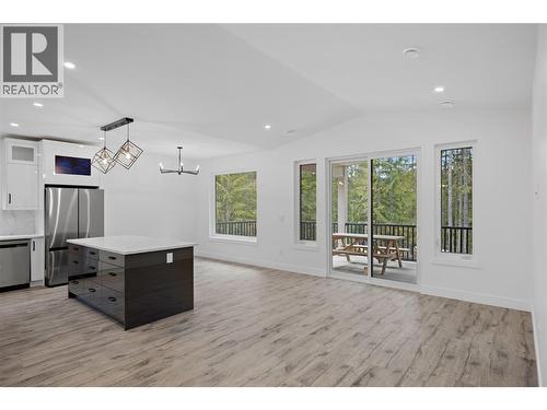 7279 Birch Close, Anglemont, BC - Indoor