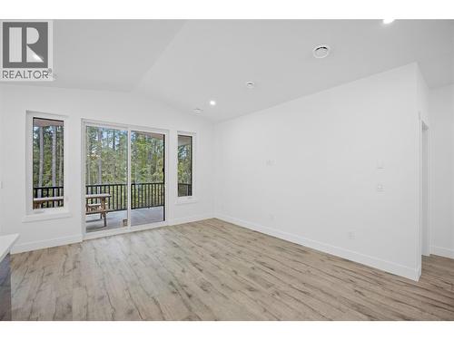 7279 Birch Close, Anglemont, BC - Indoor Photo Showing Other Room