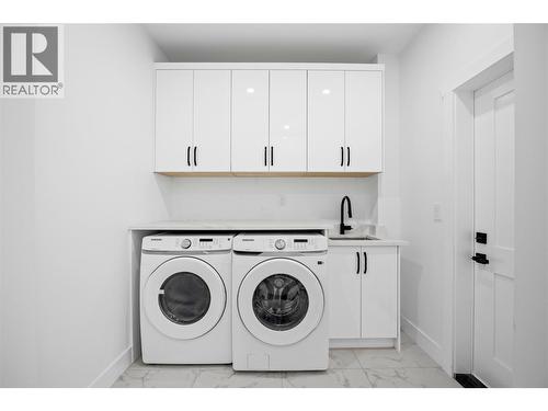 7279 Birch Close, Anglemont, BC - Indoor Photo Showing Laundry Room