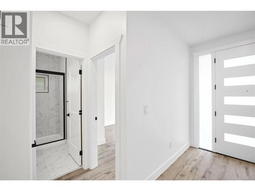 7279 Birch Close, Anglemont, BC - Indoor Photo Showing Other Room