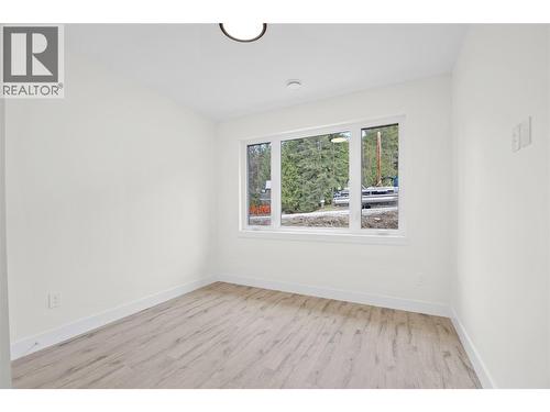 7279 Birch Close, Anglemont, BC - Indoor Photo Showing Other Room