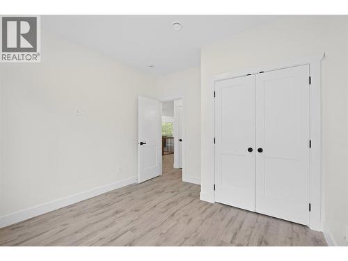 7279 Birch Close, Anglemont, BC - Indoor Photo Showing Other Room