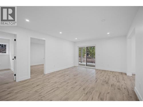 7279 Birch Close, Anglemont, BC - Indoor