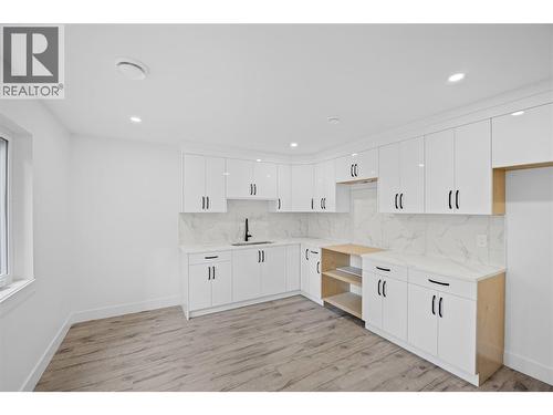 7279 Birch Close, Anglemont, BC - Indoor Photo Showing Kitchen