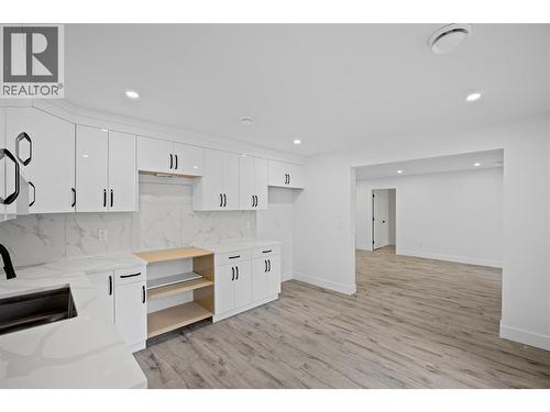 7279 Birch Close, Anglemont, BC - Indoor Photo Showing Kitchen