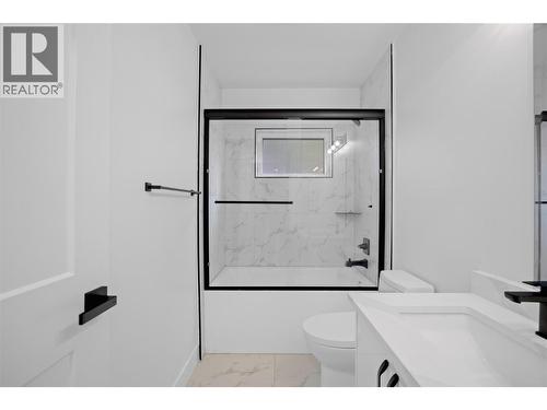 7279 Birch Close, Anglemont, BC - Indoor Photo Showing Bathroom