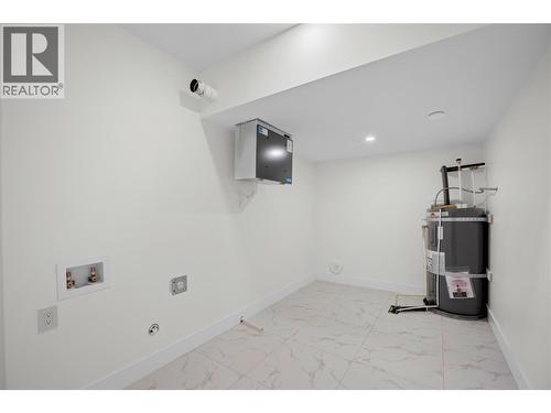 7279 Birch Close, Anglemont, BC - Indoor