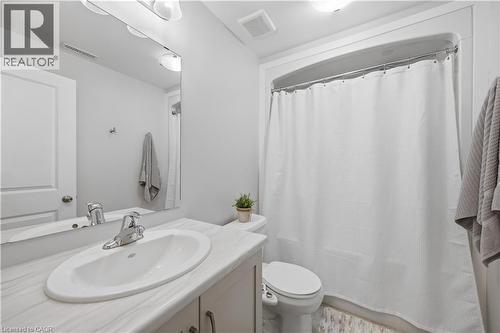 43 Lowrie Crescent, Tillsonburg, ON - Indoor Photo Showing Bathroom