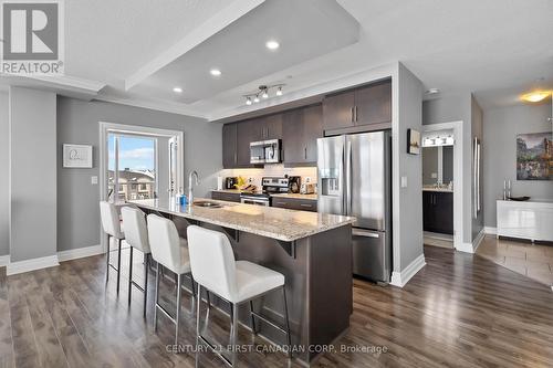 Kitchen - 411 - 260 Villagewalk Boulevard, London North (North R), ON - Indoor Photo Showing Kitchen With Upgraded Kitchen