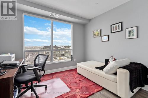 Flex space - den/3rd bed/reading lounge/office - 411 - 260 Villagewalk Boulevard, London North (North R), ON - Indoor Photo Showing Office