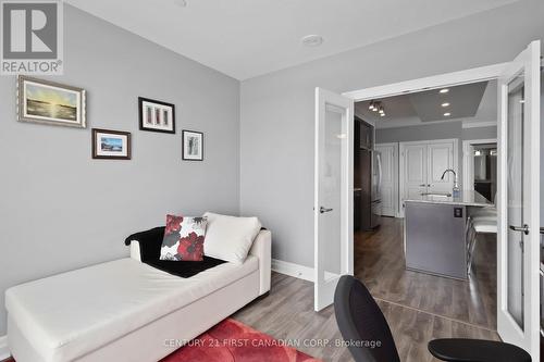 Flex space - den/3rd bed/reading lounge/office - 411 - 260 Villagewalk Boulevard, London North (North R), ON - Indoor Photo Showing Bedroom
