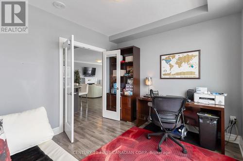 Flex space - den/3rd bed/reading lounge/office - 411 - 260 Villagewalk Boulevard, London North (North R), ON - Indoor Photo Showing Office