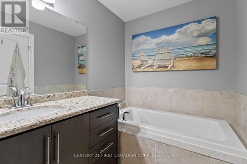 Ensuite - 411 - 260 Villagewalk Boulevard, London North (North R), ON - Indoor Photo Showing Bathroom
