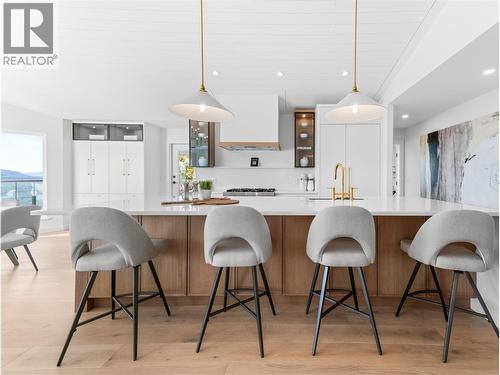 5538 Lakeshore Road, Kelowna, BC - Indoor Photo Showing Dining Room