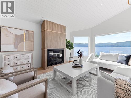 5538 Lakeshore Road, Kelowna, BC - Indoor Photo Showing Living Room With Fireplace