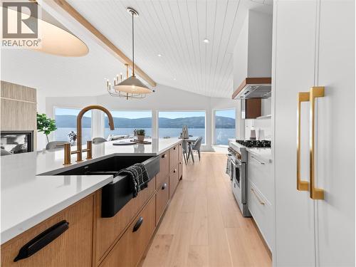 5538 Lakeshore Road, Kelowna, BC - Indoor Photo Showing Kitchen With Upgraded Kitchen