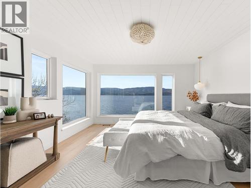 5538 Lakeshore Road, Kelowna, BC - Indoor Photo Showing Bedroom