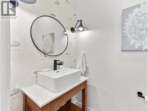 5538 Lakeshore Road, Kelowna, BC - Indoor Photo Showing Bathroom
