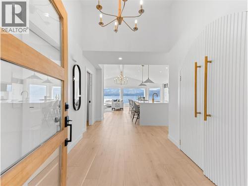 5538 Lakeshore Road, Kelowna, BC - Indoor Photo Showing Other Room