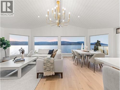 5538 Lakeshore Road, Kelowna, BC - Indoor